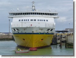 P1030303 * Ferry au terminal de Dieppe. * 1600 x 1200 * (406KB)