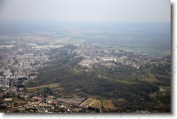 Laon (034) * Arrivée et vue sur la ville de Laon juchée sur sa butte-témoin. * 1600 x 1059 * (461KB)