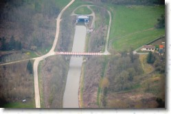 Laon (101) * Sur le site historique et lieu de mémoire du Chemin des Dames : l'entrée du canal souterrain de l'Oise à l'Aisne, à Braye-en-Laonnois. * 1600 x 1059 * (498KB)