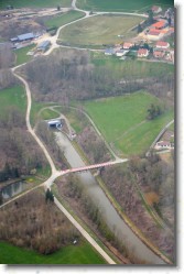 Laon (102) * Sur le site historique et lieu de mémoire du Chemin des Dames : l'entrée du canal souterrain de l'Oise à l'Aisne, à Braye-en-Laonnois. * 1059 x 1600 * (549KB)