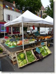 P1050038 * Sur la place du Marché de Semur-en-Auxois * 1200 x 1600 * (731KB)