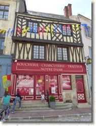 P1050128 * Une maison bourguignonne dans la Cité. * 1200 x 1600 * (591KB)