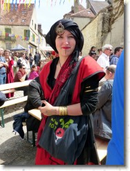 P1050139 * Dans les ruelles de la Cité, aux couleurs de la fête. * 1200 x 1600 * (582KB)