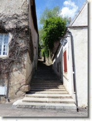 P1050238 * Ruelle menant au coeur de la Cité. * 1200 x 1600 * (797KB)