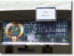 P1060122 * Les clans des familles ecossaises ont leur stand ! * 1600 x 1200 * (494KB)