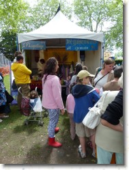 P1060159 * Le stand de maquillage pour les enfants fait le plein ! * 1200 x 1600 * (716KB)