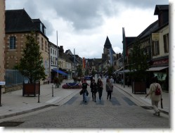 P1060186 * La rue principale d'Aubigny, un charmant petit village du Berry. * 1600 x 1200 * (474KB)