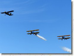 P1070996 * Vol en patrouille de Stearman. * 1600 x 1200 * (186KB)