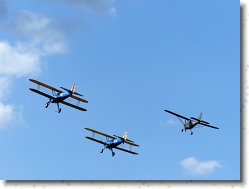 P1080015 * Vol en patrouille de Stearman. * 1600 x 1200 * (208KB)