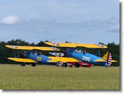 P1080685 * Stearman pr�ts au d�collage. * 1600 x 1200 * (454KB)
