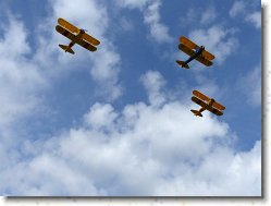 P1080720 * Vol en patrouille de Stearman. * 1600 x 1200 * (222KB)