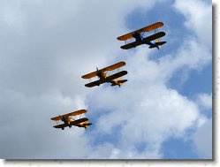 P1080743 * Vol en patrouille de Stearman. * 1600 x 1200 * (230KB)