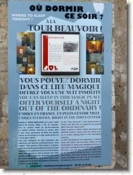 P1110434 * A la Tour Beauvoir, il est possible de s'offrir une nuit insolite ... et d''y dormir une nuit ! Voius avez les coordonnées pour réserver votre nuit sur l'affiche ! * 1200 x 1600 * (637KB)