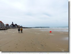 P1140730 * Le sentier du littoral nous fait passer sur la plage de Wissant. * 1600 x 1200 * (256KB)