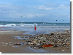 P1140736 * Kite-surfeurs en action à Wissant. * 1600 x 1200 * (464KB)