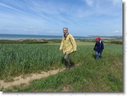 P1140789 * Nous nous dirigeons vers le Mont aux Leux, en direction du Cap Gris-Nez. * 1600 x 1200 * (642KB)
