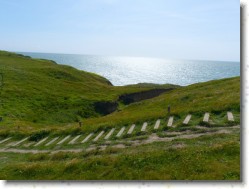P1140846 * Nous remontons sur les falaises : le sentier est parfaitement aménagé pour préserver la diversité et la nature environnante. * 1600 x 1200 * (543KB)