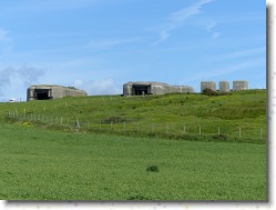 P1140850 * Tout le long de la falaise en direction du Cap gris-Nez, la densité des Blockhaus allemands augmente. * 1600 x 1200 * (567KB)