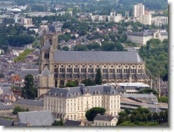 P1150153 * La Cathédrale de Bourges, vue du ciel. * 1600 x 1200 * (682KB)
