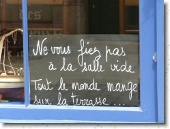 P1150178 * Dans les rues commerçantes de Bourges. * 1600 x 1200 * (367KB)