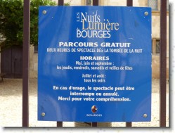 P1150179 * Les Nuits de Lumière : un parours gratuit dans les rues de la vieille ville de Bourges à la tombée de la nuit. * 1600 x 1200 * (437KB)