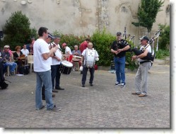 P1150192 * C'est la fête de la Musique aujourd'hui ! * 1600 x 1200 * (725KB)