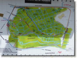 P1150206 * Le Plan des Marais du Bourges, situé aux pieds de la ville : il a plus de 1200 ans ! * 1600 x 1200 * (471KB)