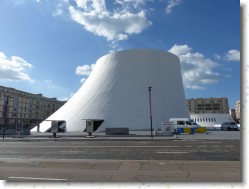 P1180609 * Le Volcan construit par Oscar Niemeyer, une salle de spectacle appelée par les habitants Le Pot de Yaourt. * 1600 x 1200 * (365KB)